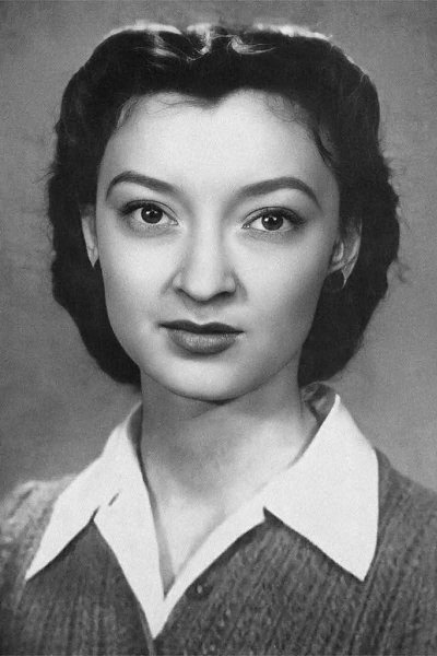 :) "Я была захвачена в сладкий плен..." Тоненькая девушка, почти ребенок, стояла перед ... - 3