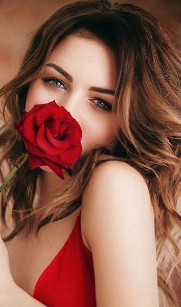 Чужая женщина – загадка для мужчины….Её так хочется…скорее разгадать…Ей всё к лицу, включая мелкие ...