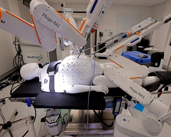 РОБОТ HUGO ЗАМЕНИТ ХИРУРГОВ. Робот Hugo от Medtronic успешно прошел испытания в 137 реальных ...