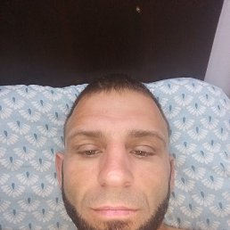 Andrii, 33, 