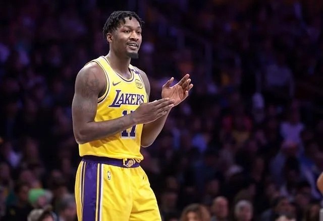   -  play-off 2025 : 6.2 PPG 4.2 RPG 2.6 APG 36.8 3PT%