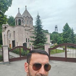 Hakob, 33, 