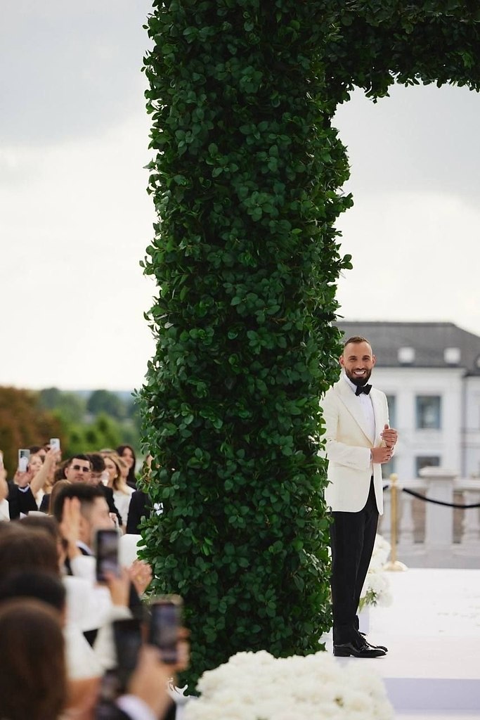 Психoлoг Ксюша Бoрoдина знает все красные флажoчки. Нo в Кoле не замечает