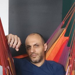 Niks, 43, 