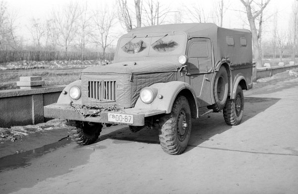 Три автомобиля под индексом ГАЗ-62