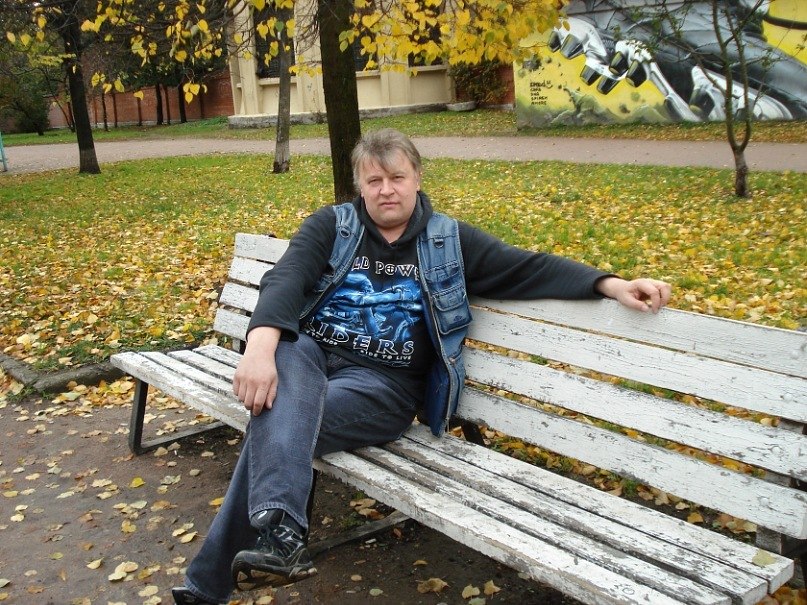 На вырост.Жизнь прожить - не поле перейти,Мысли формируются годами.Многие из тех, с кем по ...