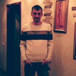 Dmitriy, 42, 