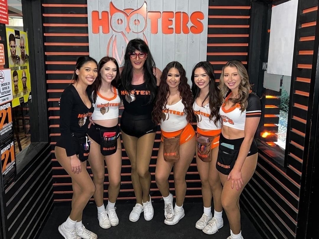    Hooters    .     ,    ... - 4