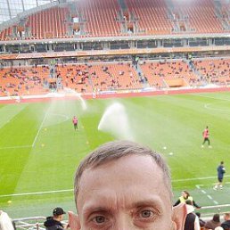 Maksim, 42, 