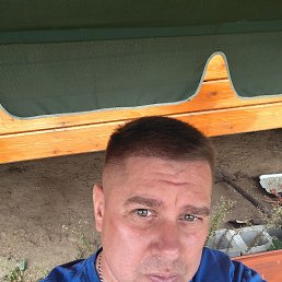 Ilya, 40, 