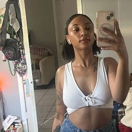 Sofia, 30, 