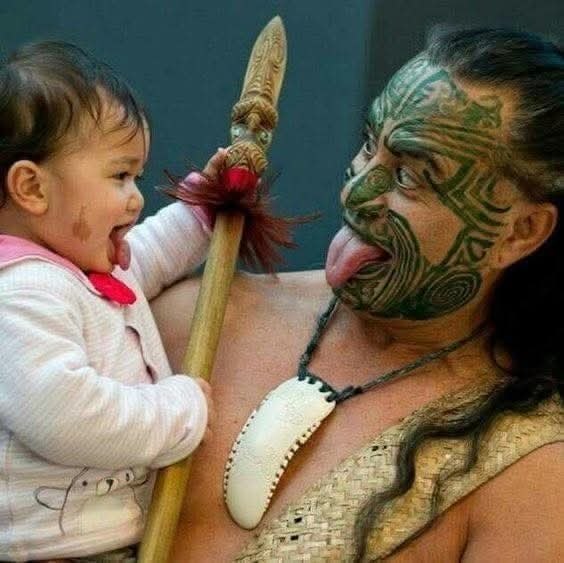 :) Хака (маори haka) — ритуальный танец с высунутыми языками новозеландских маори. Исполняется даже ...