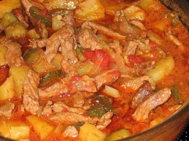 Азу по-татарски.Ингредиенты:- 500 гр мясо - 1-2 шт лук репчатый - 1-2 соленых огурца- 6-8 ...