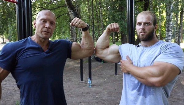 26 летний российский силач Андрей Смаев.Жмёт лёжа - 310 кг на раз, но не стремится выступать на ... - 3