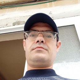 Robert, 39, 