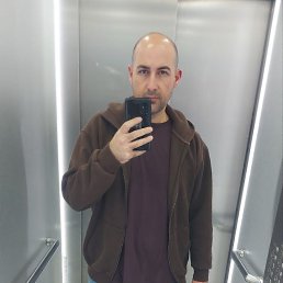 Gilad, 39, 