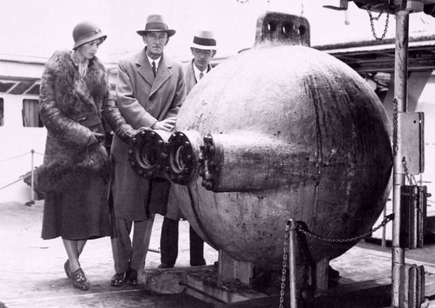 1932. ������ ���� (� �e���e) ���o� co c����� ��������a�� � �a��c�ep��. � ee �o�o��� ����� ���������� ...