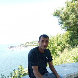 Levon, 29 , 