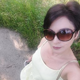 Tania, 42, 