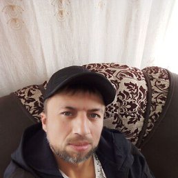 Alberto, 36, 