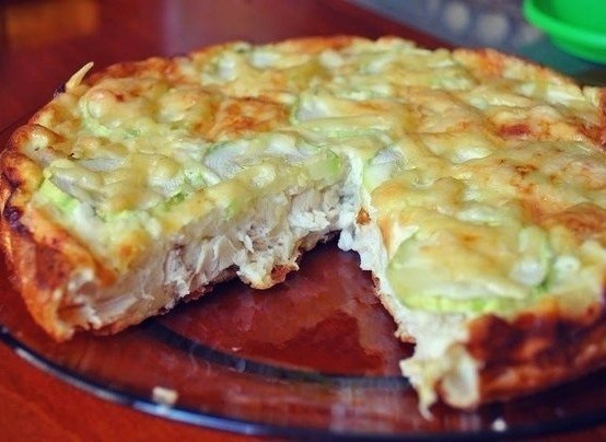 Лёгкий куриный пирог. Ингредиенты:Вареное куриное филе — 300 гМука — 50 гЯйцо (некрупное) — 2 ...