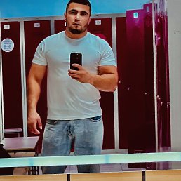 Ali, 26, 