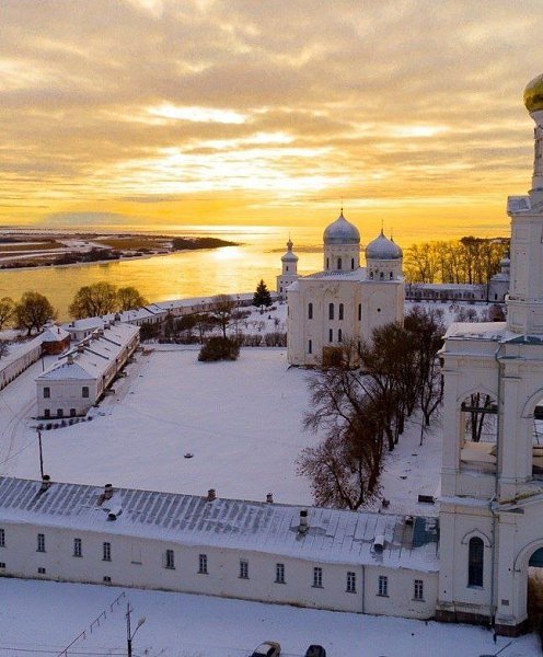 Красивые монастыри недалеко от Петербурга. Свято-Успенский Псково-Печерский монастырьОдин из самых ... - 4