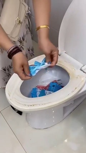 Это ж как надо унитаз пакетами загадить... засор будет и все - 2