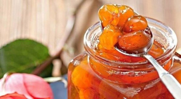 ВАРЕНЬЕ ИЗ БЕЛОЙ ЧЕРЕШНИ С ГРЕЦКИМ ОРЕХОМ.Варенье из белой черешни – одно из самых красивых. Оно ...