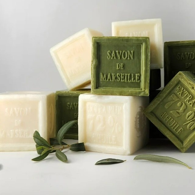 ���������� Savon de Marseille � ������� ����� � XII ���� � �������������� ����� ���������� �����. � ...