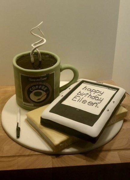 Коллекция восхитительных тортов, украшенных книгами и чашками. - 6