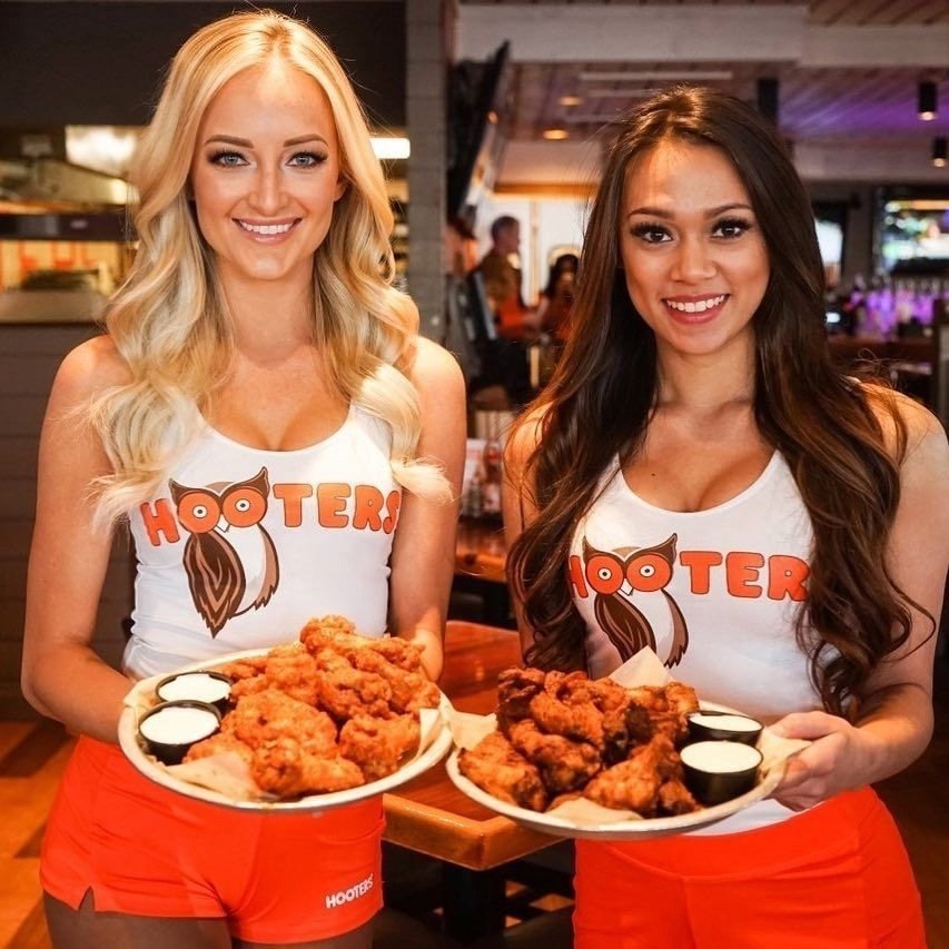    Hooters    .     ,    ...