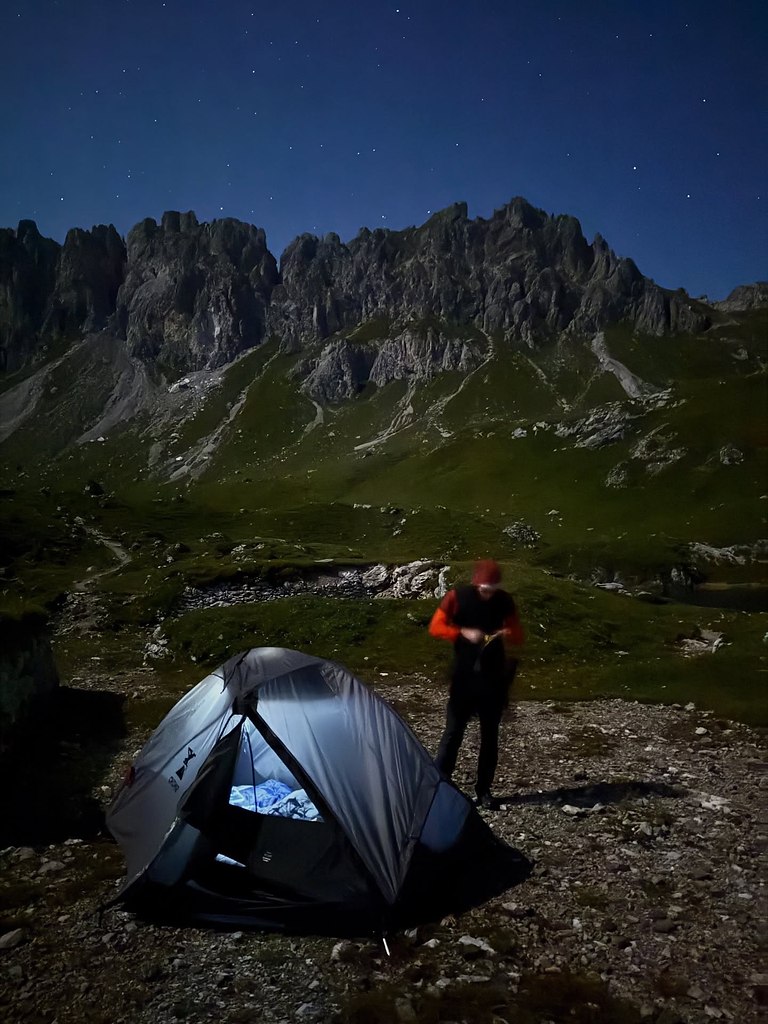 Лиза Виттоцци со своим молодым человеком в горах. Заслуженный отдых после заслуженного триумфа на ... - 2