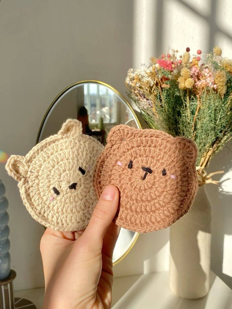 Вязаные подставки под чашки — это уютный акцент, который придаёт повседневному чаепитию особое ... - 3