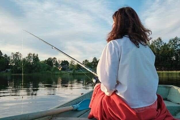 Если б не зловредная соседка, я так бы и не узнала, что муж делает на рыбалке. Муж у меня - заядлый ...