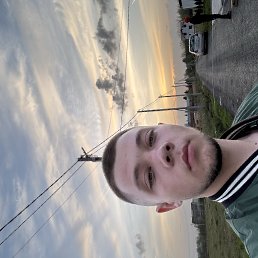 Maksim, 25, 