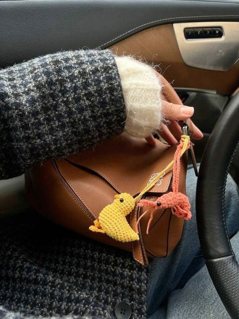 Сумочный обвес как способ самовыражения.Добавить характер даже к самой лаконичной сумке — легко! ... - 4