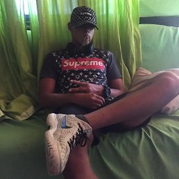 Sebastian, 22, 