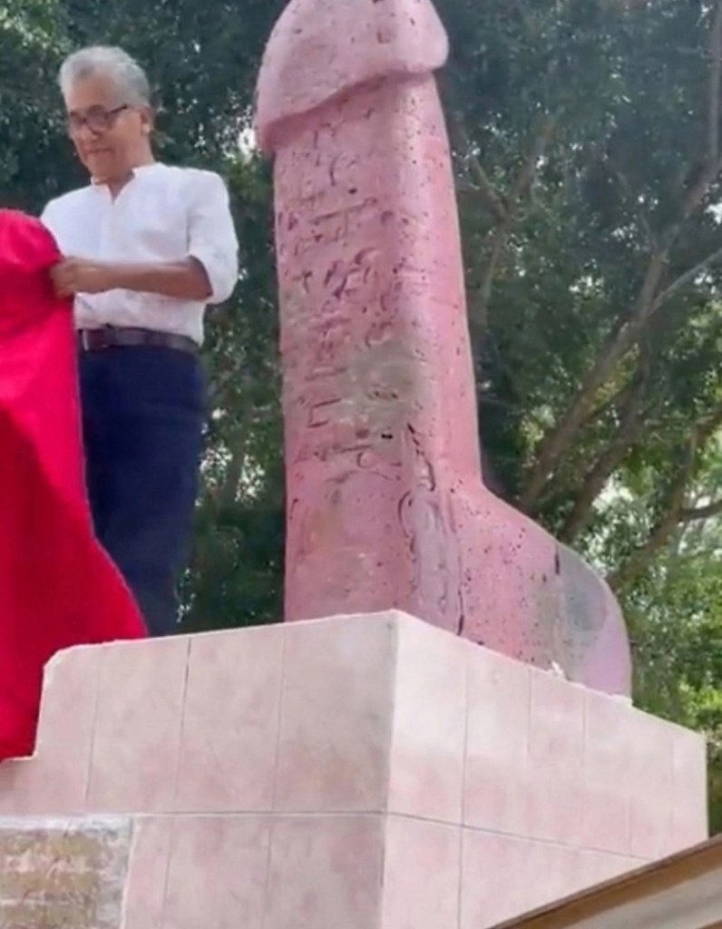 99-летняя мексиканка попросила установить на своей могиле статую пениса — семья выполнила её волю. ... - 2