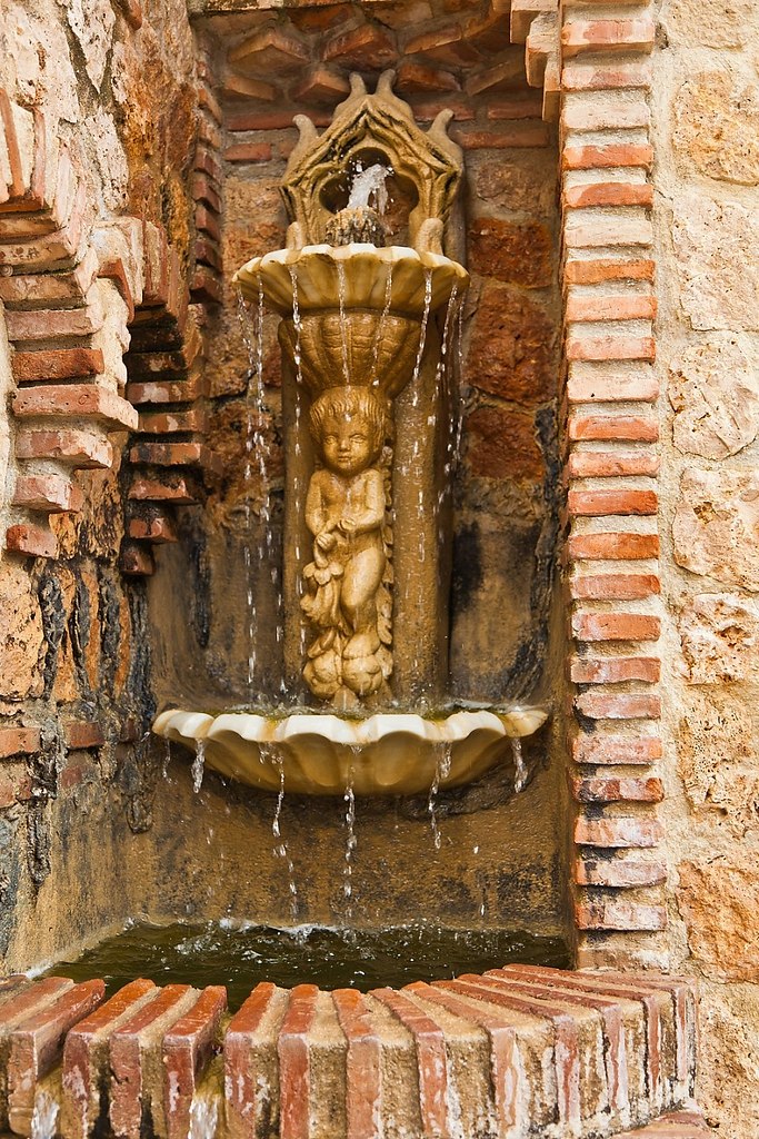   .  .   (. El Castillo Monumento de Colomares), ... - 3
