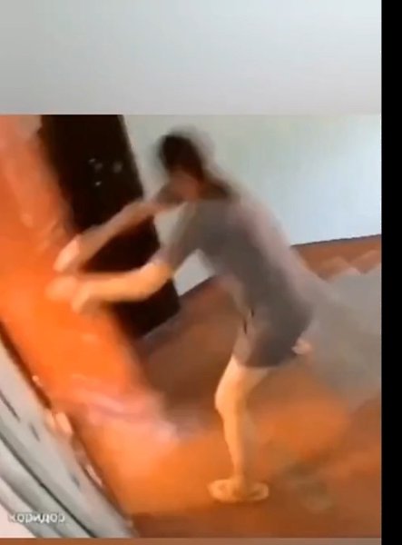 Страшно жить рядом с такой соседкой. Жители многоэтажки в Архангельске опасаются за свою жизнь и ... - 2