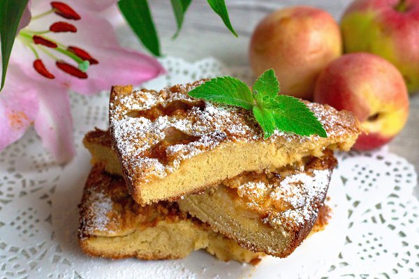 Классическая шарлотка с яблоками и нектаринами.Давайте разнообразим рецепт классической шарлотки и ...
