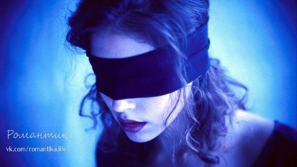 Завяжи мне глаза чёрной лентой, А вуалью лицо мне прикрой. И как будто совсем незаметно Всё равно я ...