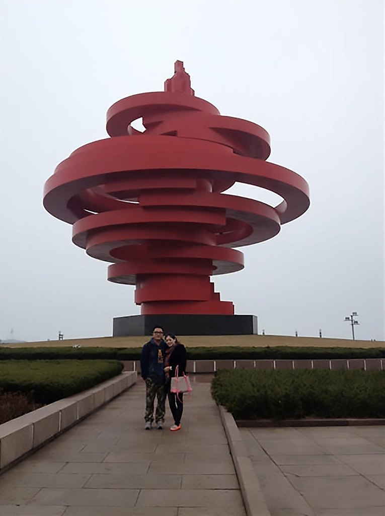 Мужчина, перебирая старые фотографии своей жены, с удивлением обнаружил на одном из снимков знакомую ... - 3