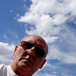 Alec, 49, -