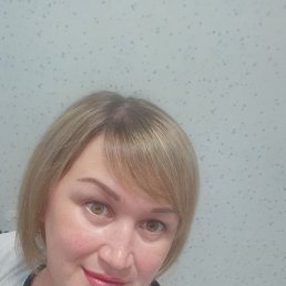 Lara, 40, 