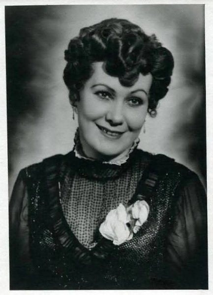 :) 3 мая родилась.Елена Владимировна ЮНГЕР (1910-1999), народная артистка РСФСР. Снималась в ... - 3