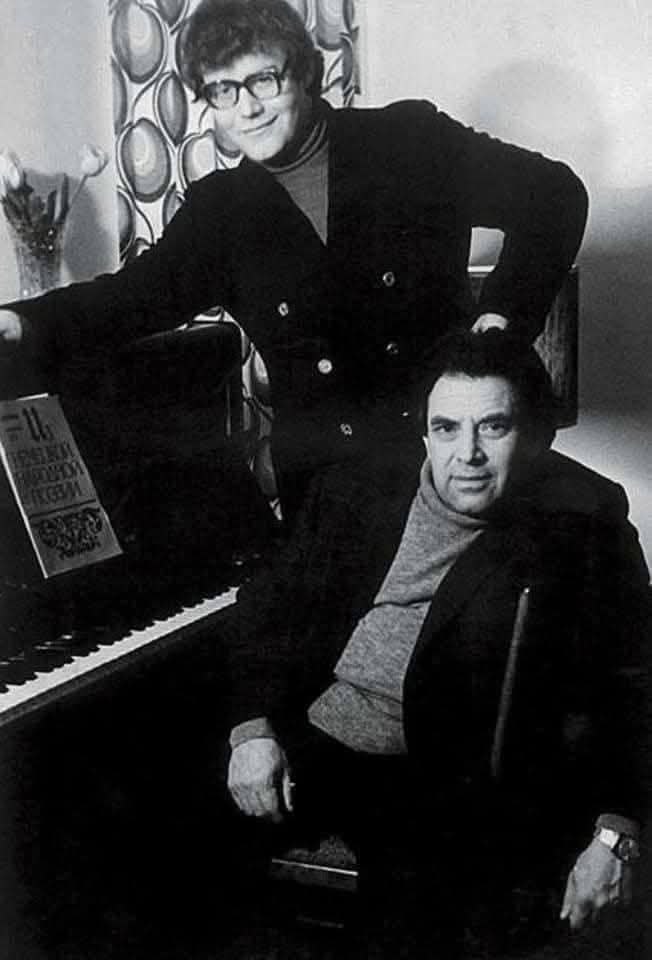 :) "Во французской стороне, на чужой планете, предстоит учиться мне в университете..." Кто ... - 2