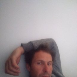 Sereg, 47, 