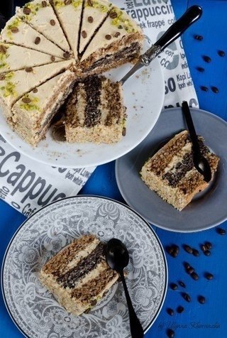 Маково-ореховый торт. Ореховый бисквит: 6 яиц 120г сахара 220г молотых грецких орехов 2 ст.л. ...
